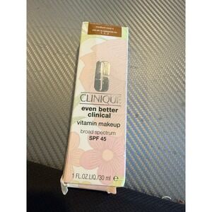 Clinique Even Better‎ Clinical Vitamin Makeup SPF 45 Medium Cool 4
